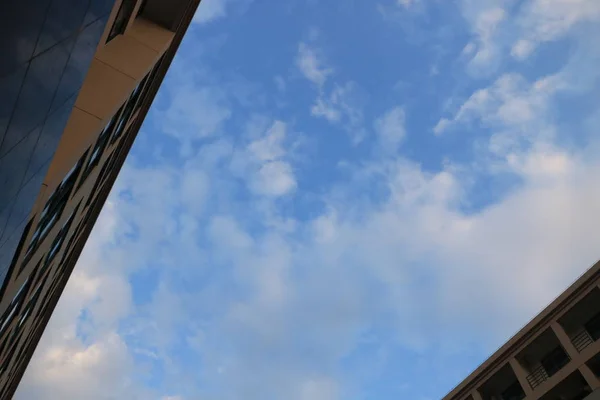 Edificio Moderno Con Fondo Cielo — Foto de Stock