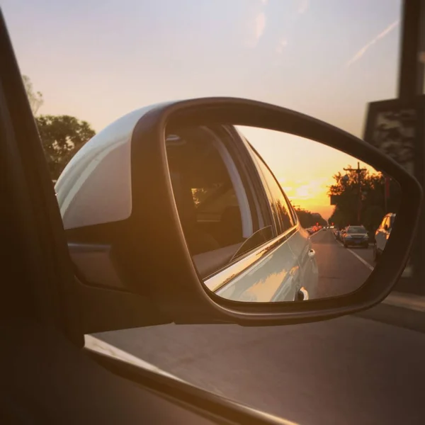 Coche Carretera Las Montañas —  Fotos de Stock