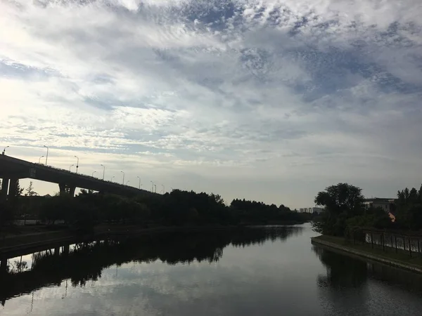 Hermosa Vista Del Río Ciudad — Foto de Stock