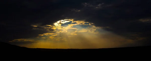 Hermoso Atardecer Sobre Las Nubes — Foto de Stock