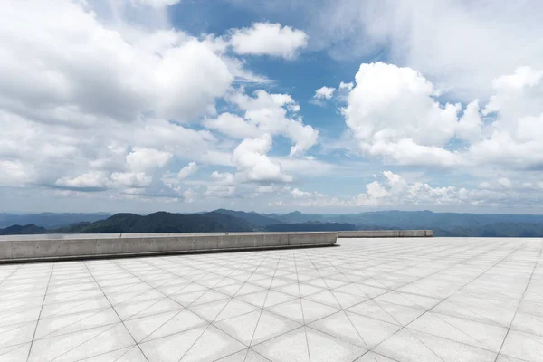 Estrada Vazia Com Céu Azul Nuvem — Fotografia de Stock