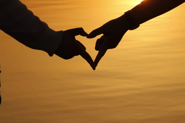 Silueta Una Pareja Enamorada Playa — Foto de Stock