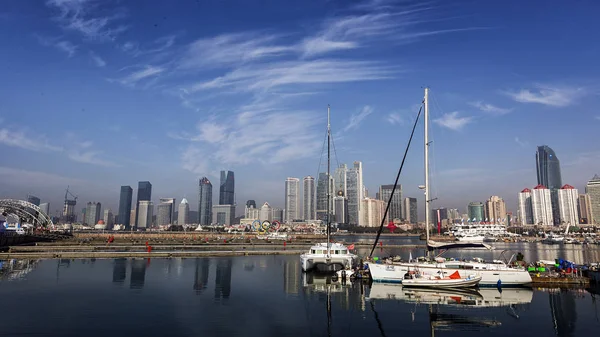 Horizonte Ciudad Con Rascacielos Cielo — Foto de Stock