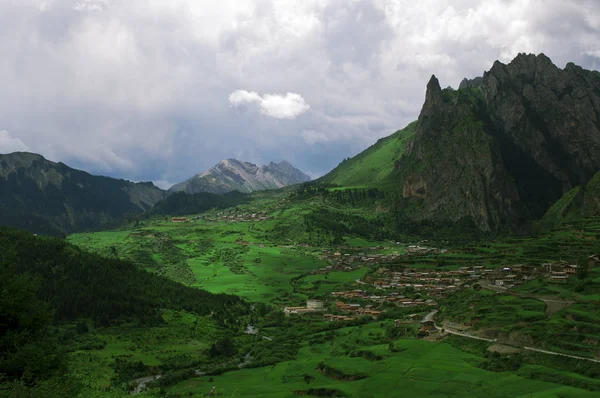 Hermoso Paisaje Las Montañas Del Cáucaso — Foto de Stock