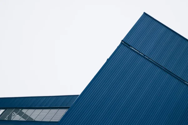 Moderní Budova Modrou Oblohou Mraky — Stock fotografie