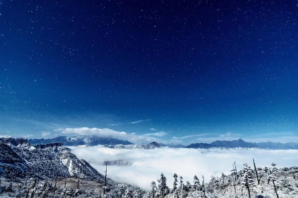 Paisaje Nocturno Con Nieve Montañas — Foto de Stock