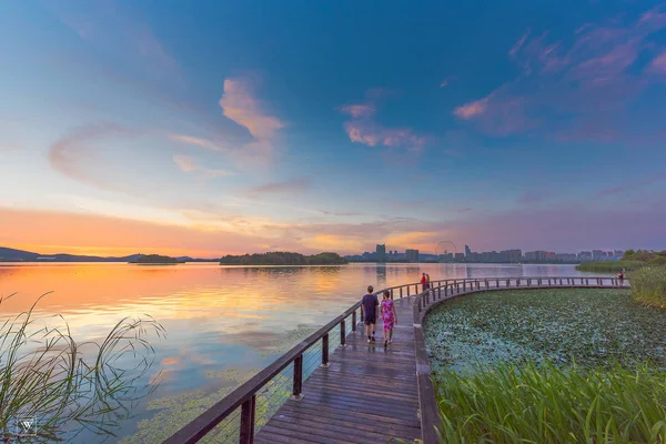 Puesta Sol Sobre Lago — Foto de Stock