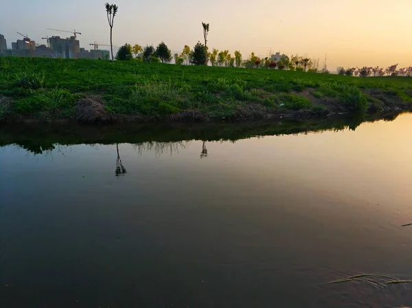 Hermoso Paisaje Del Río Por Mañana — Foto de Stock