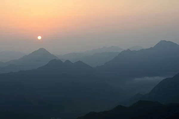 Schöner Sonnenuntergang Den Bergen — Stockfoto