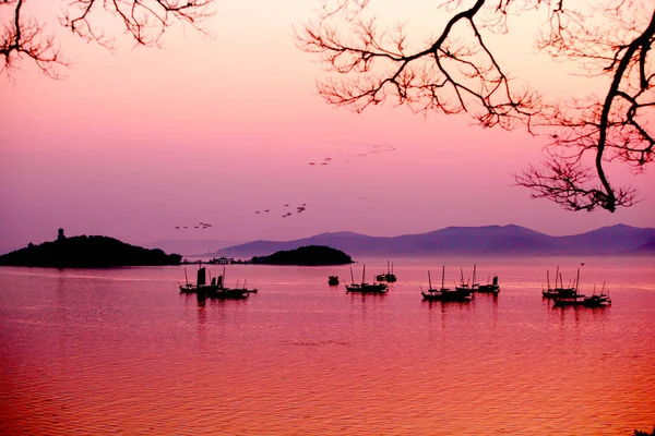 Puesta Sol Sobre Lago Por Noche — Foto de Stock