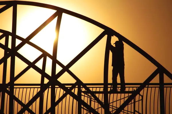 Silhouet Van Een Modern Gebouw Een Stad — Stockfoto