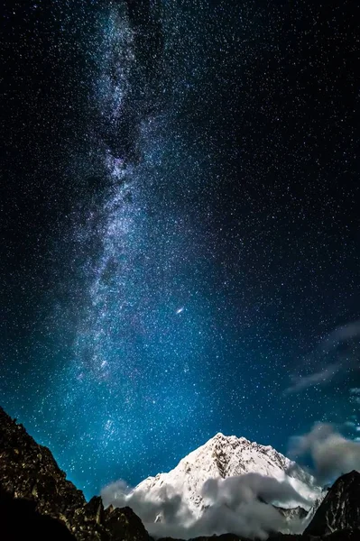 Ragyogó Csillagok Űrköd Csillagos Éjszakai Égbolt — Stock Fotó