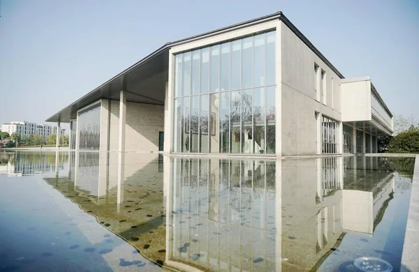 Casa Moderna Con Balcón Ventana — Foto de Stock