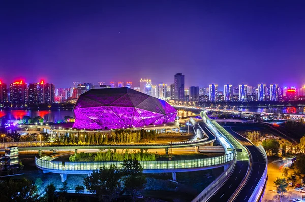 黄昏时城市的夜景 — 图库照片