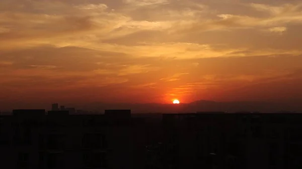 Hermosa Puesta Sol Sobre Ciudad — Foto de Stock