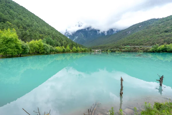 Hermoso Paisaje Con Lago Las Montañas — Foto de Stock