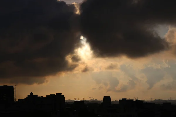 Nubes Dramáticas Sobre Ciudad — Foto de Stock