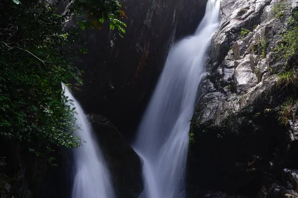 Bela Cachoeira Floresta Natureza Selvagem — Fotografia de Stock