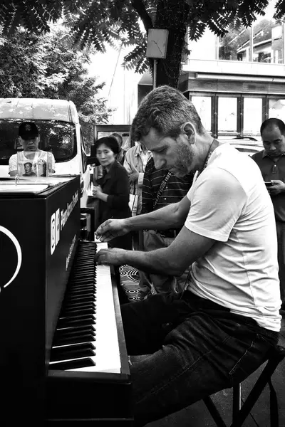 Músico Tocando Piano Concierto — Foto de Stock