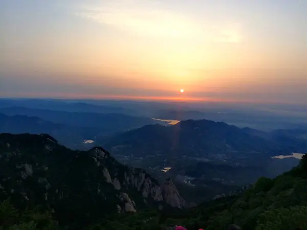 Hermoso Atardecer Las Montañas — Foto de Stock