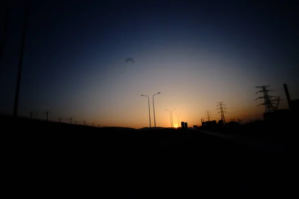 Puesta Sol Sobre Campo Los Molinos Viento — Foto de Stock