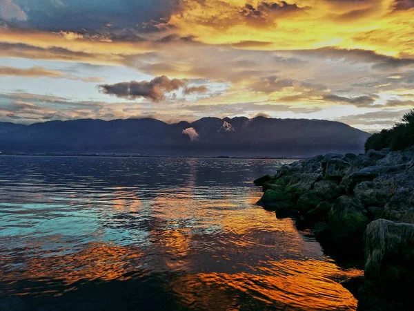 Indahnya Matahari Terbenam Atas Laut — Stok Foto