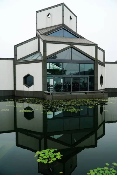 Edificio Moderno Con Reflejo Cristal — Foto de Stock