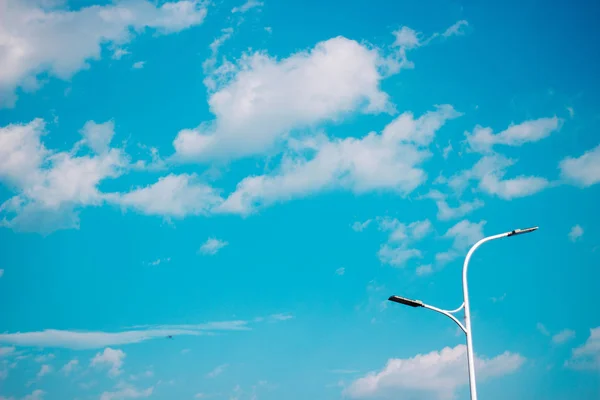 Cielo Azul Con Nubes Blancas — Foto de Stock