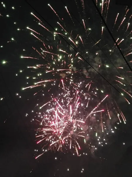 Hermosos Fuegos Artificiales Cielo Oscuro — Foto de Stock