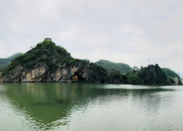 Hermoso Paisaje Con Montañas Árboles — Foto de Stock