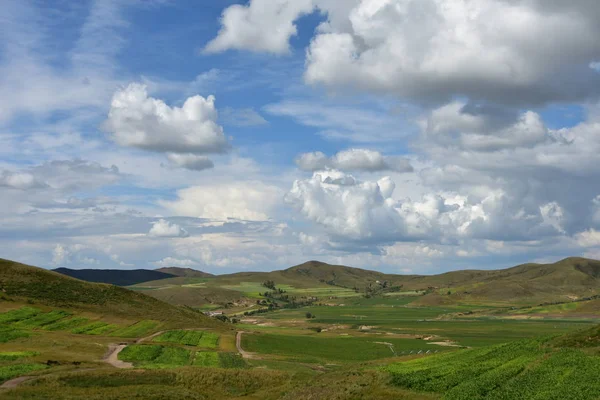 Hermoso Paisaje Con Una Montaña Las Montañas — Foto de Stock