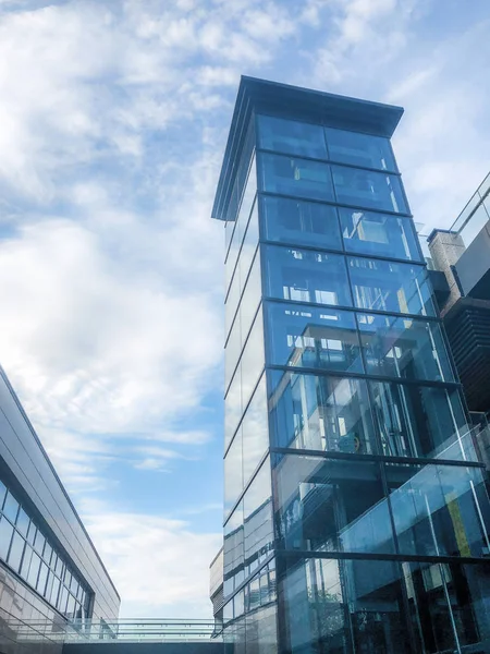 Moderno Edificio Cristal Con Cielo Azul — Foto de Stock