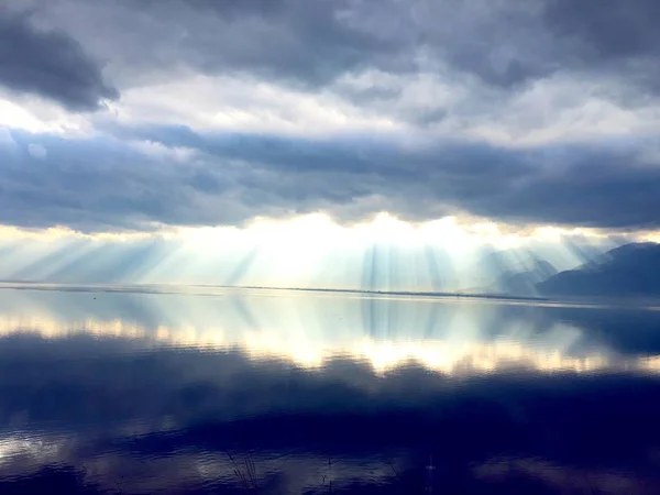 Schöner Sonnenuntergang Über Dem See — Stockfoto