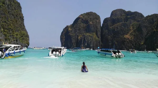 Hermosa Playa Tropical Barcos Cola Larga Andaman Mar Tailandia — Foto de Stock