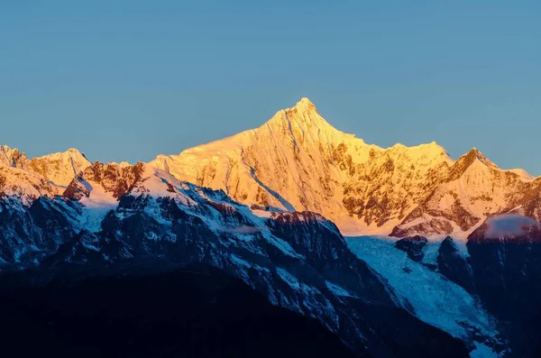 Paisaje Montaña Con Nieve Cielo Azul — Foto de Stock