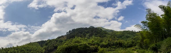 青い空の美しい山の風景 — ストック写真