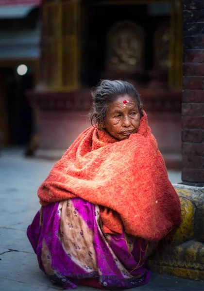 Retrato Una Mujer Hermosa Traje Tradicional — Foto de Stock