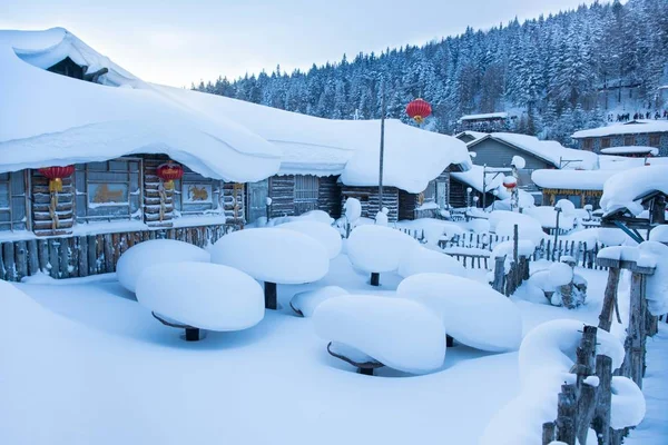 Paisaje Invernal Con Casas Cubiertas Nieve — Foto de Stock