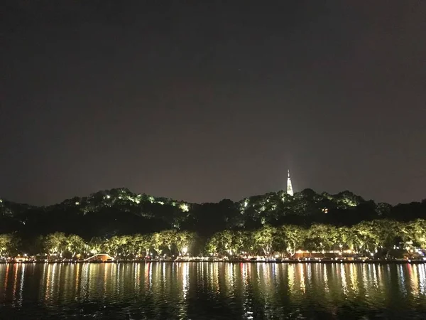 Hermosa Vista Ciudad Del Lago Por Noche — Foto de Stock