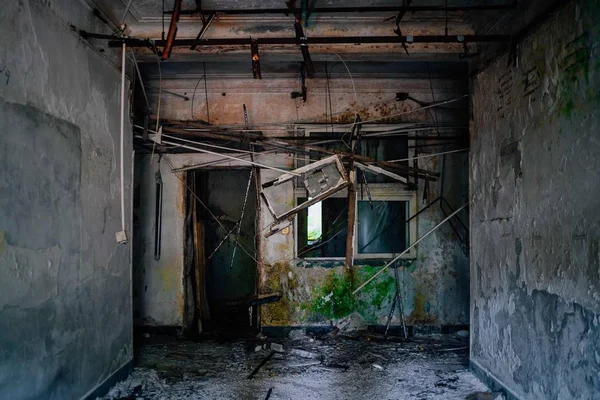 旧工厂的废弃建筑 — 图库照片