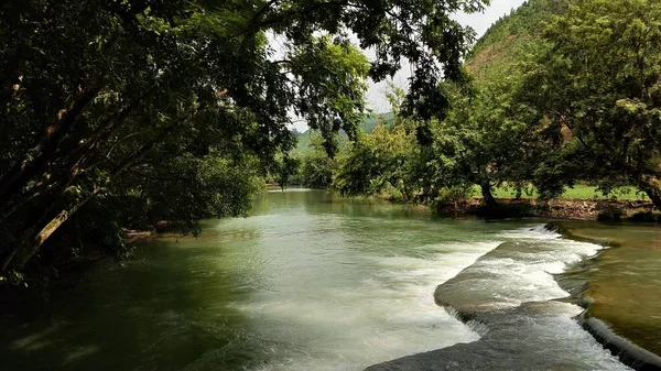 Hermoso Río Tranquilo Parque — Foto de Stock