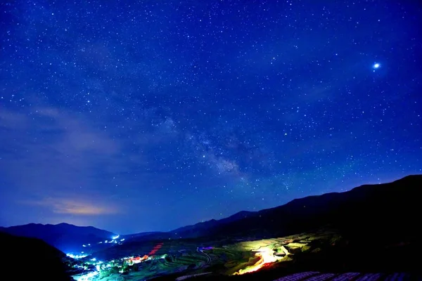 Paisaje Nocturno Con Hermoso Cielo Estrellado — Foto de Stock