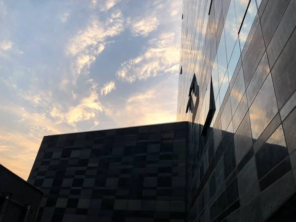 Edificio Moderno Con Fachada Cristal Cielo — Foto de Stock