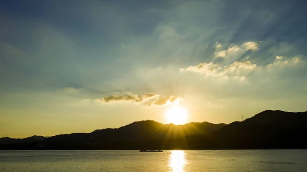 Prachtige Zonsondergang Boven Zee Aard — Stockfoto