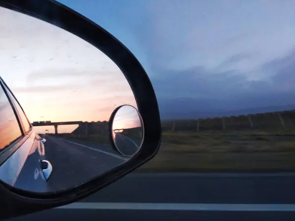 道路上の車は — ストック写真