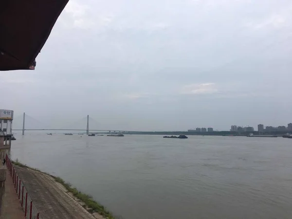 Puente Sobre Río Ciudad — Foto de Stock