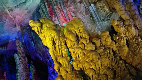 Stalaktit Dan Stalagmit Dalam Gua — Stok Foto