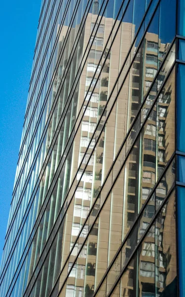 Moderno Edificio Oficinas Con Fachada Cristal Ventanas — Foto de Stock