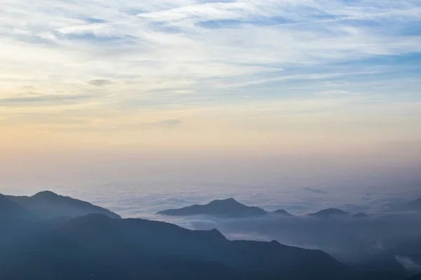 Paisaje Montaña Con Montañas Nubes — Foto de Stock