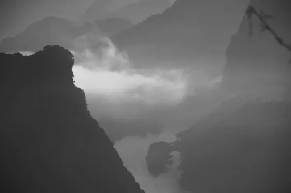 Czarno Białe Chmury Mgle — Zdjęcie stockowe